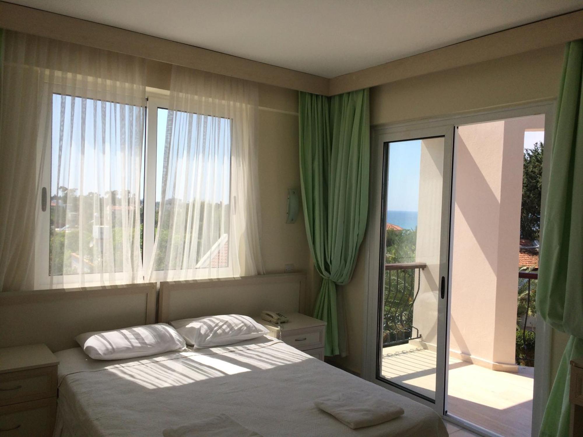 The Prince Inn Hotel & Villas Agios Georgios  Exteriör bild