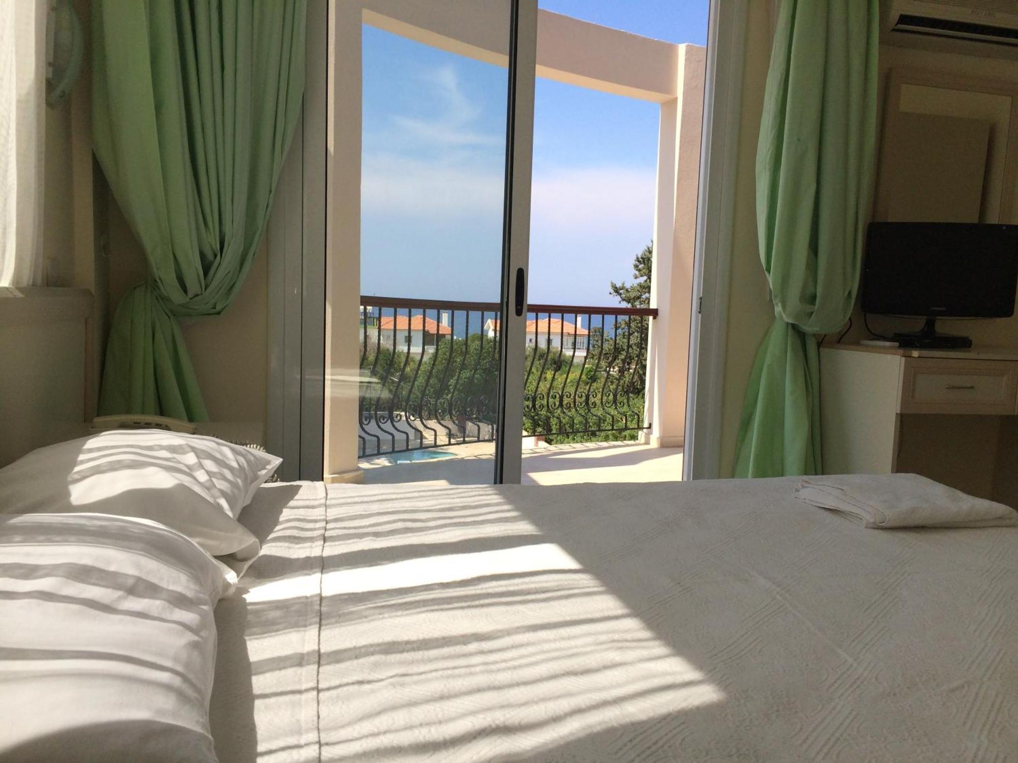 The Prince Inn Hotel & Villas Agios Georgios  Exteriör bild