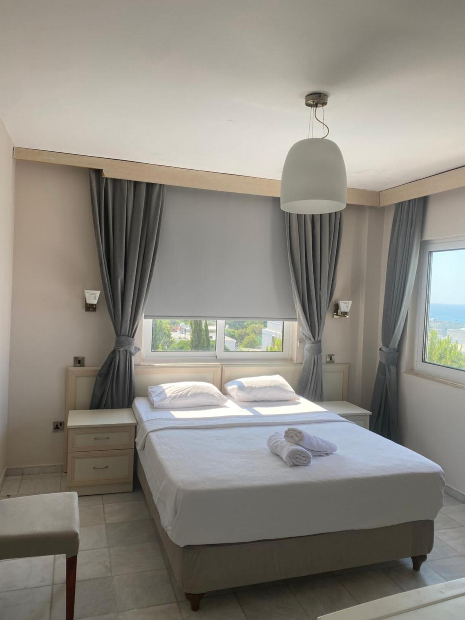 The Prince Inn Hotel & Villas Agios Georgios  Exteriör bild
