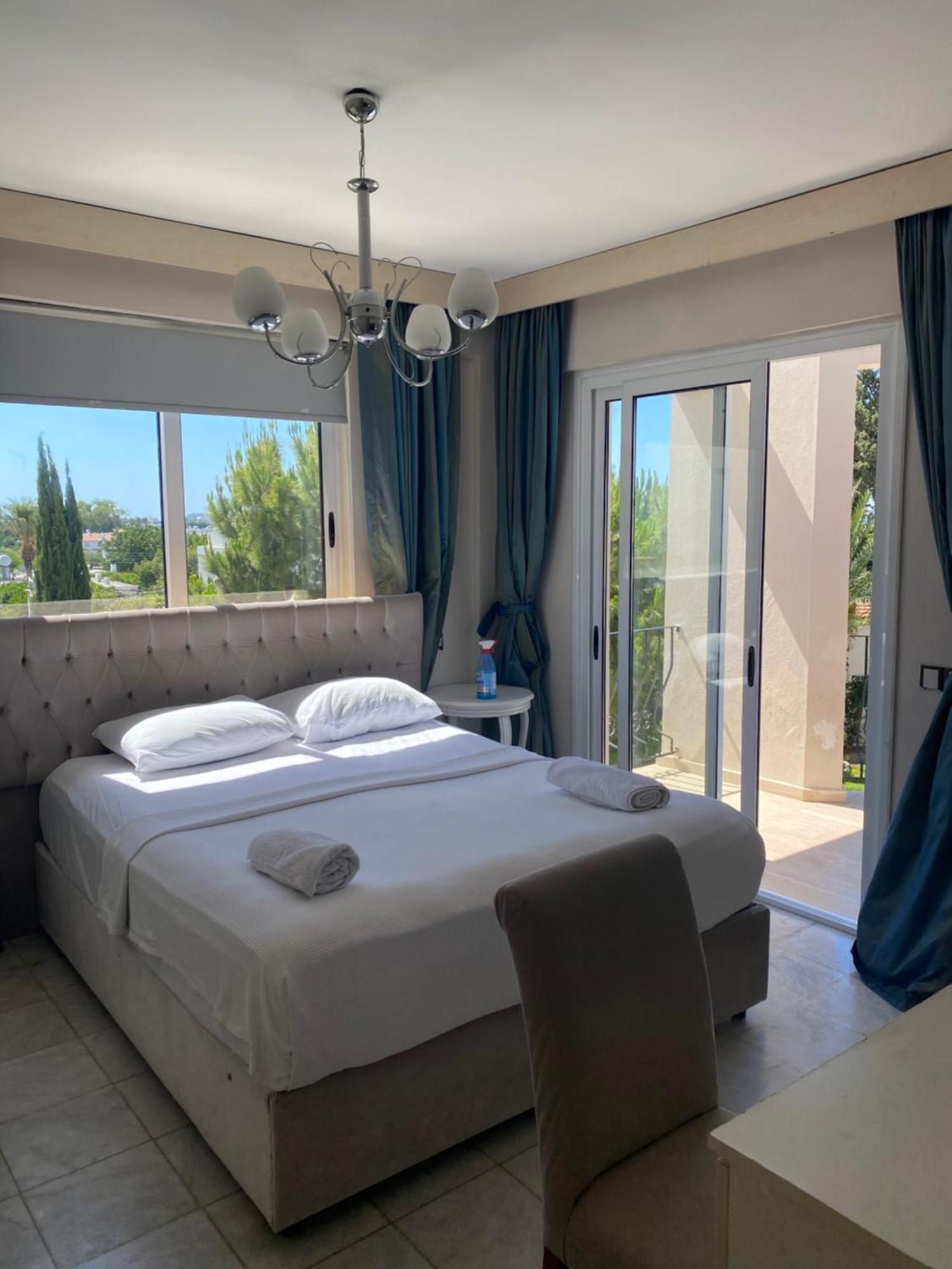 The Prince Inn Hotel & Villas Agios Georgios  Exteriör bild