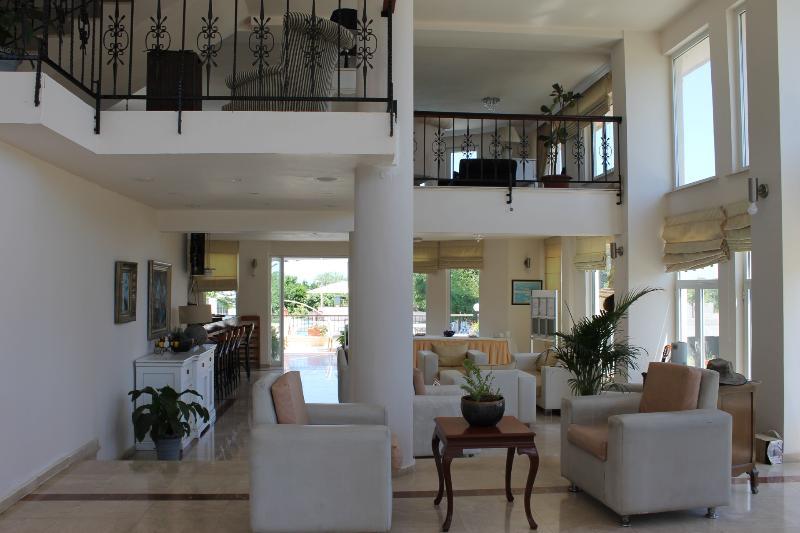 The Prince Inn Hotel & Villas Agios Georgios  Exteriör bild